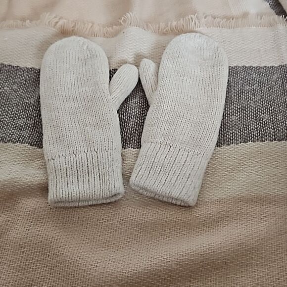 Ardene Women's Scarf & Gloves Set Cream - Picture 14 of 16